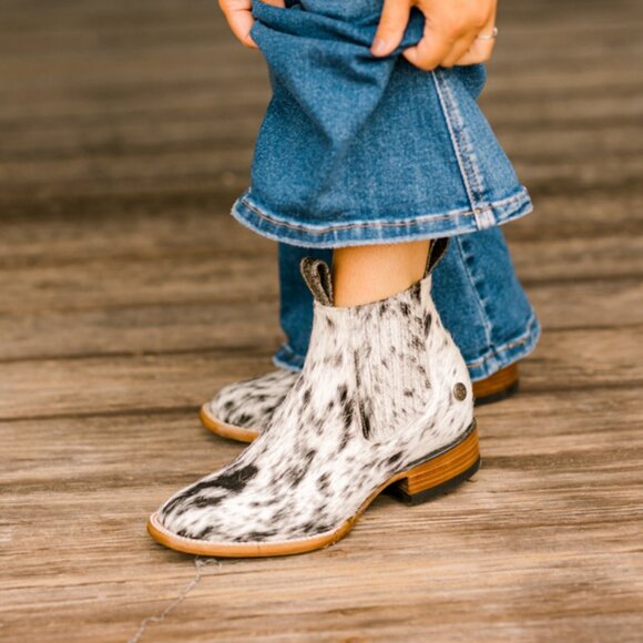 ✙NWT✙ Stiefeld Lowen Hair-On-Hide Ankle Booties - Picture 1 of 10